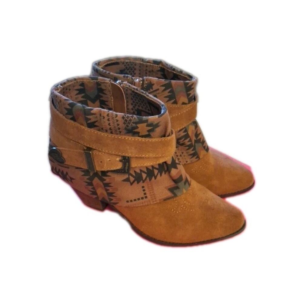 Betty Johnson Boot Booty Ankle Heel Aztec Size 6 1/2 Western